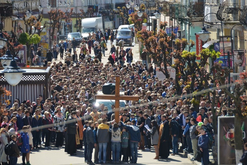 У Коломиї відбулась Хресна хода для молоді