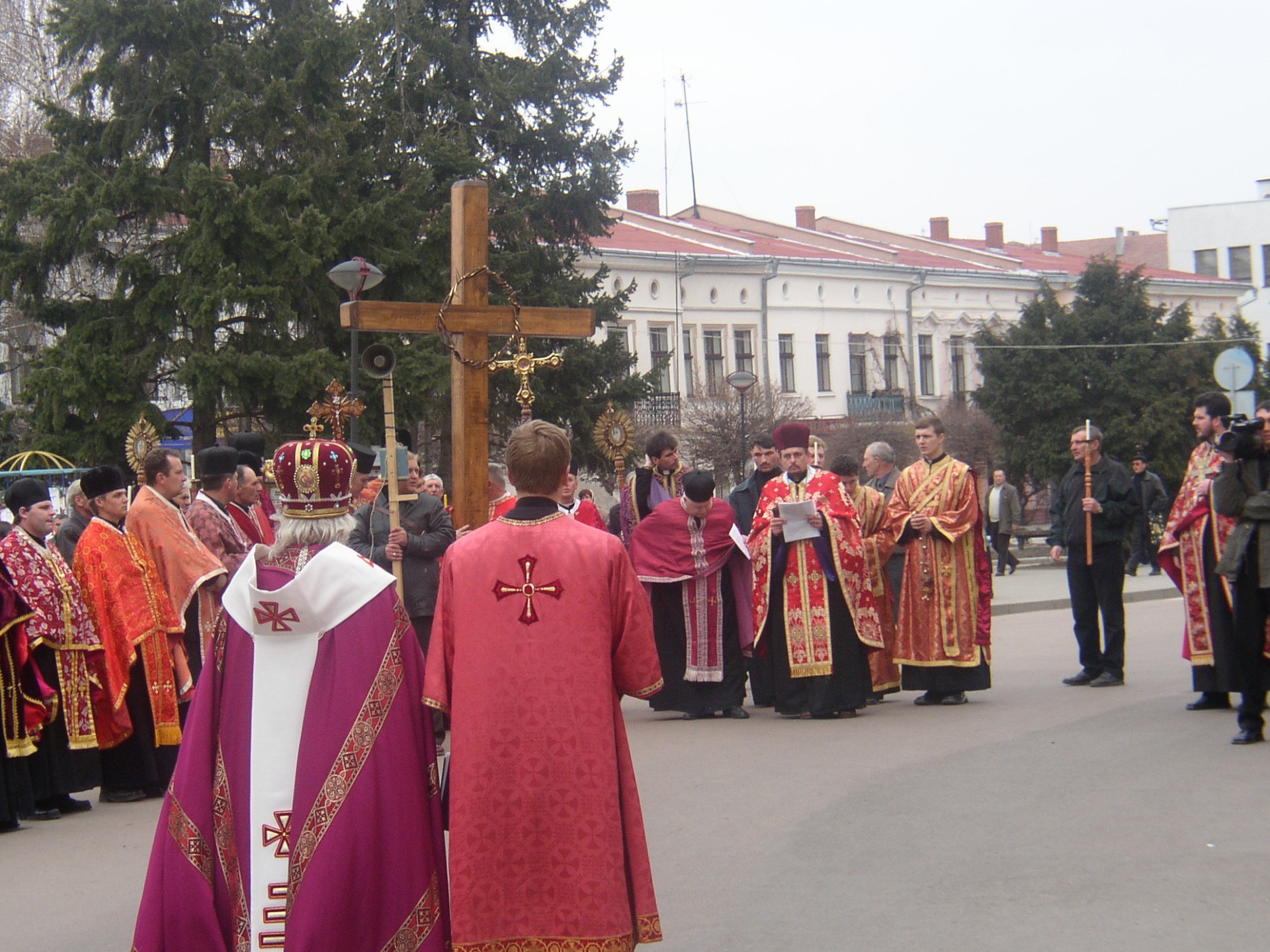 2004 Хресна дорога