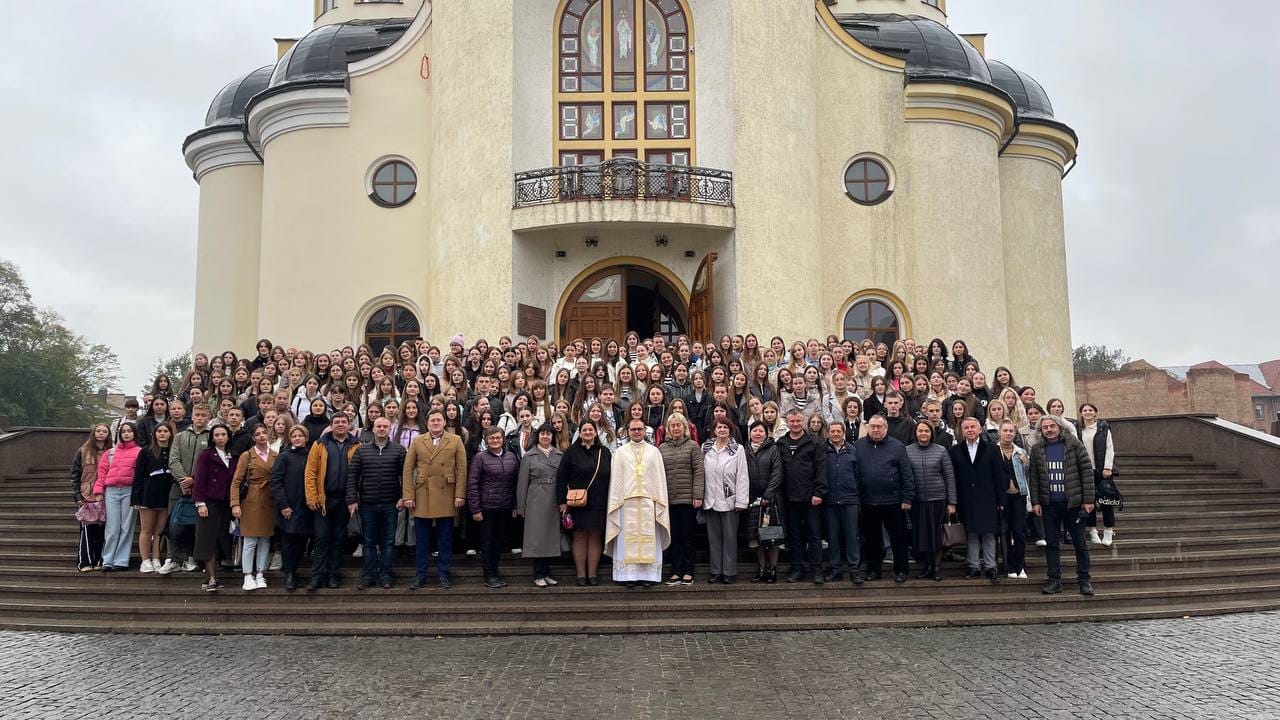 До Дня працівника освіти!