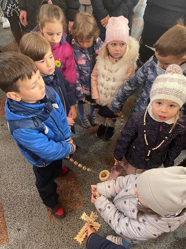 Мільйон дітей моляться разом
