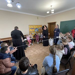 Мільйони дітей моляться разом!