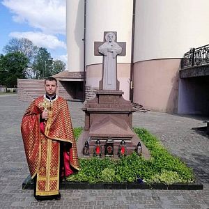 Поминальна Свята Літургія і панахида біля гробу архиєрея Миколая