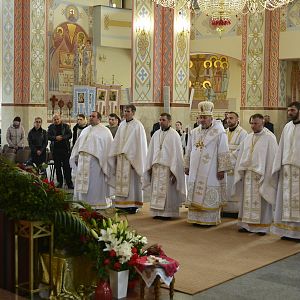 Владика Василій звершив богослужіння Великої Суботи та освятив паску