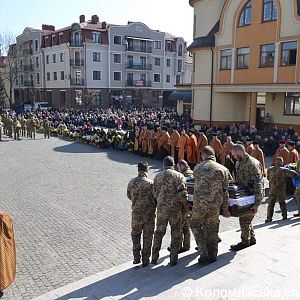 Прощання з Героями України