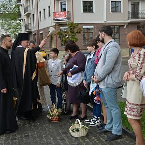 Владика Василій звершив богослужіння Великої Суботи та освятив паску