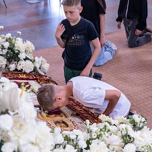 Вечірня з виставленням Плащаниці!
