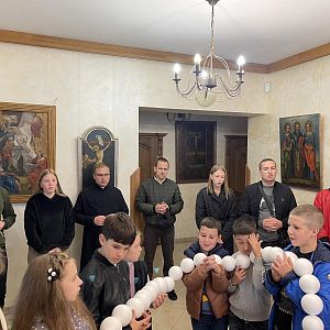 Мільйони дітей моляться разом!