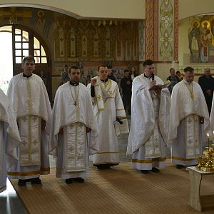 Владика Василій звершив богослужіння Великої Суботи та освятив паску
