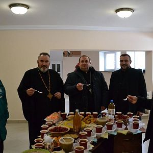 Радість Різдва владика Василь Івасюк розділив з потребуючими
