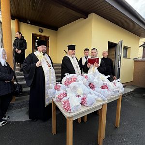Пасхальні пакунки для потребуючих!