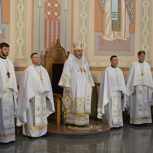 “Облишмо сьогодні всі турботи, проблеми і образи, бо Христос воскрес!”,- владика Василій (Івасюк)