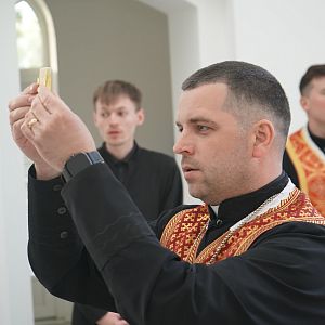 Адорація Найсвятіших Тайн!