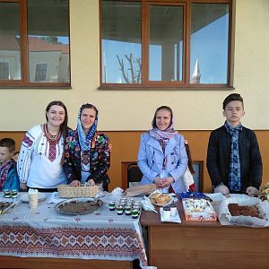 Благодійний ярмарок на день матері