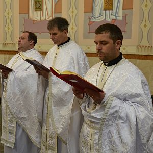 Владика Василій звершив богослужіння Великої Суботи та освятив паску