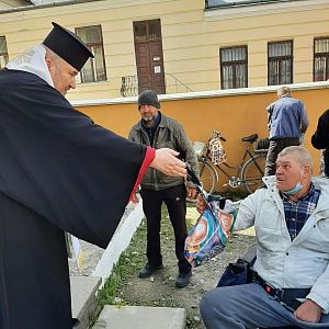 Владика Василій освятив Паски для потребуючих