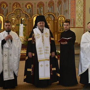 Владика Василій звершив богослужіння Великої Суботи та освятив паску