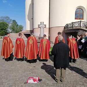 Поминальна Свята Літургія і панахида біля гробу архиєрея Миколая