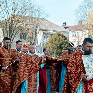 Виставлення Плащаниці!