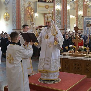 “Облишмо сьогодні всі турботи, проблеми і образи, бо Христос воскрес!”,- владика Василій (Івасюк)