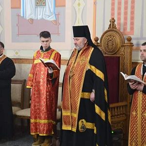 Вечірня із виставленням Плащаниці