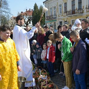 “Облишмо сьогодні всі турботи, проблеми і образи, бо Христос воскрес!”,- владика Василій (Івасюк)