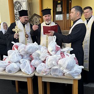 Пасхальні пакунки для потребуючих!