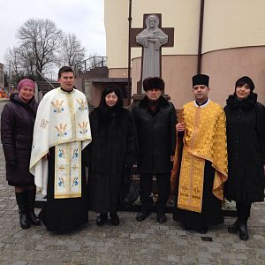 Панахида біля могили владики Миколая 