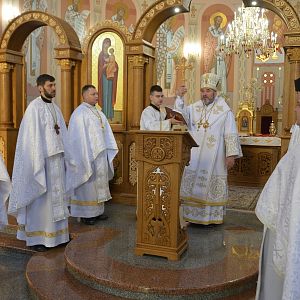 “Облишмо сьогодні всі турботи, проблеми і образи, бо Христос воскрес!”,- владика Василій (Івасюк)