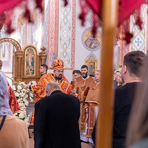 Вечірня з виставленням Плащаниці!