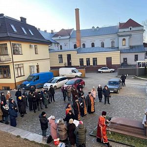 Панахида біля могили владики Миколая!