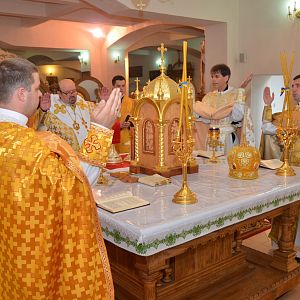 Освячення іконостасу нижнього храму