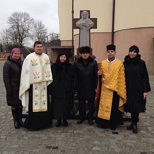 Панахида біля могили владики Миколая 