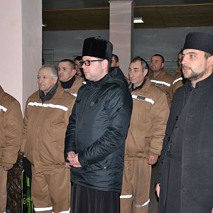 Радість Різдва владика Василь Івасюк розділив з потребуючими