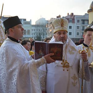 “Облишмо сьогодні всі турботи, проблеми і образи, бо Христос воскрес!”,- владика Василій (Івасюк)