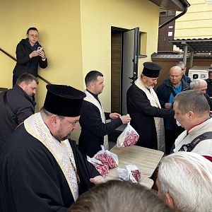 Пасхальні пакунки для потребуючих!