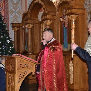 Радість Різдва владика Василь Івасюк розділив з потребуючими
