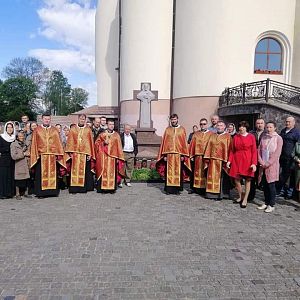 Поминальна Свята Літургія і панахида біля гробу архиєрея Миколая