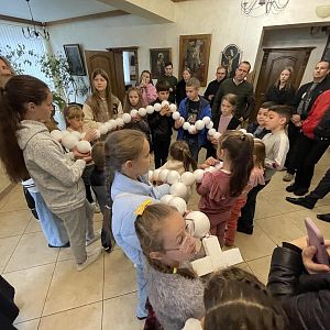Мільйони дітей моляться разом!