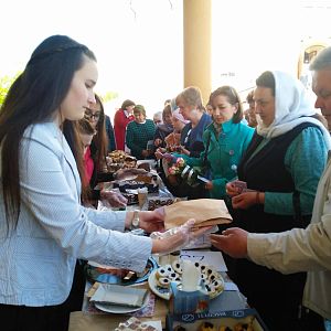 Благодійний ярмарок на день матері