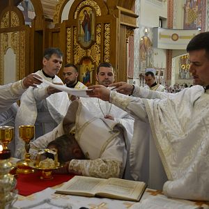 Владика Василій звершив богослужіння Великої Суботи та освятив паску