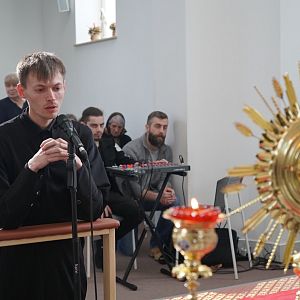 Адорація Найсвятіших Тайн!