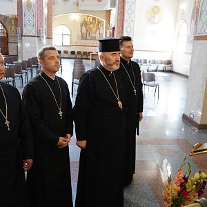 Вітаємо вдома владику!