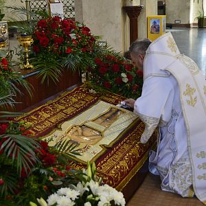 Владика Василій звершив богослужіння Великої Суботи та освятив паску