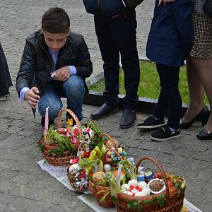 Владика Василій звершив богослужіння Великої Суботи та освятив паску