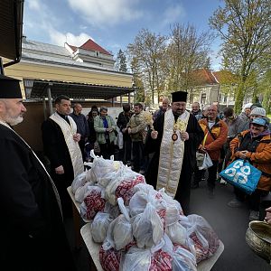 Пасхальні пакунки для потребуючих!