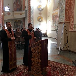 Коломияни помолились вервицю за збереження життя