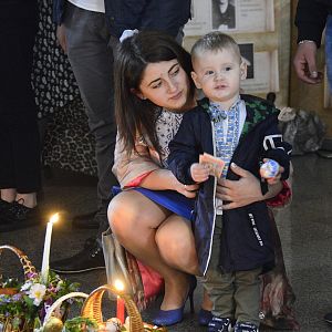 Владика Василій звершив богослужіння Великої Суботи та освятив паску