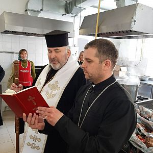 Владика Василій освятив Паски для потребуючих