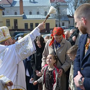 “Облишмо сьогодні всі турботи, проблеми і образи, бо Христос воскрес!”,- владика Василій (Івасюк)