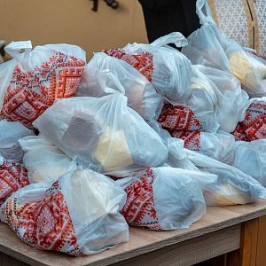 Пасхальні пакунки для потребуючих!
